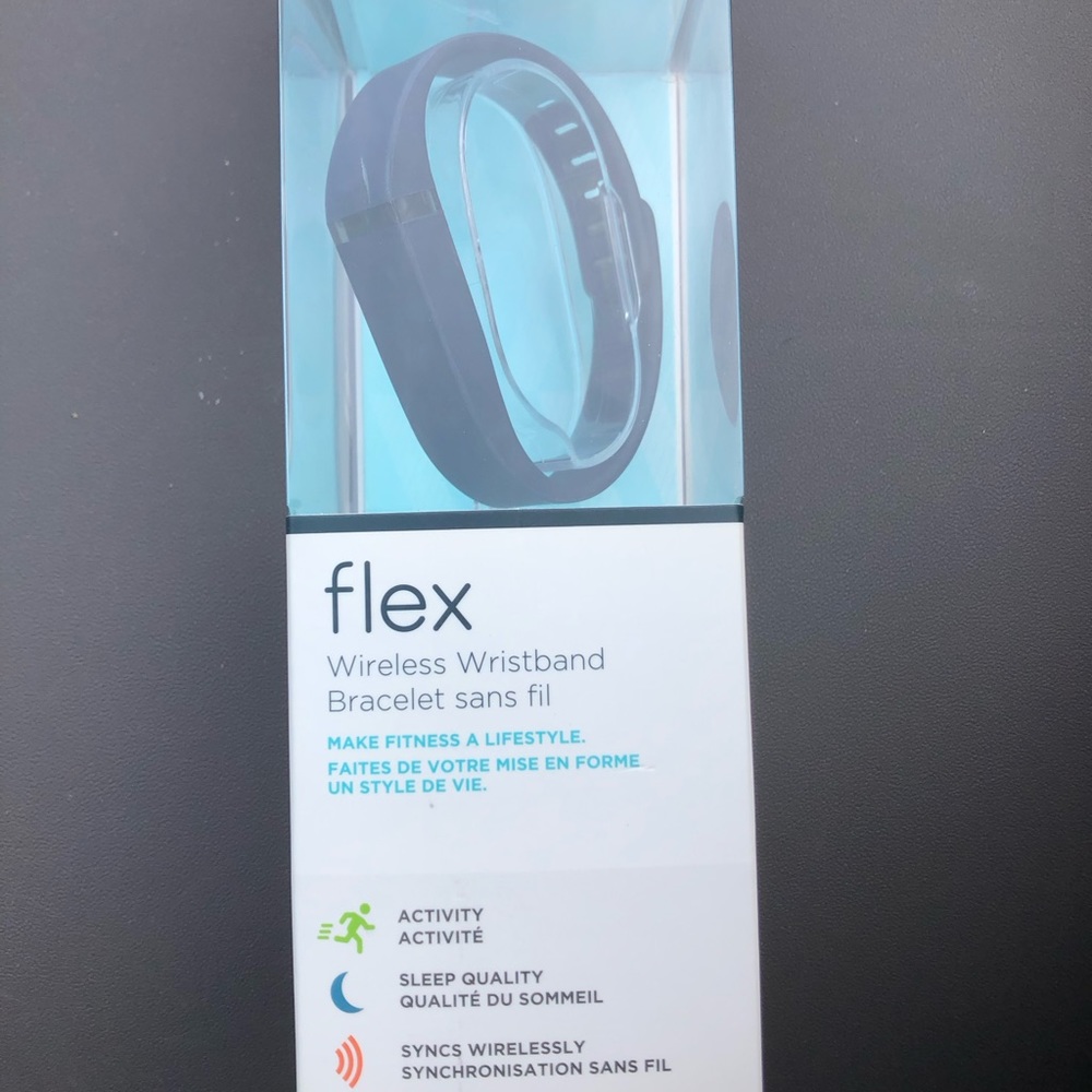 Fitbit Flex Wireless Activity + Sleep Wristband, Black plus 6 additional small